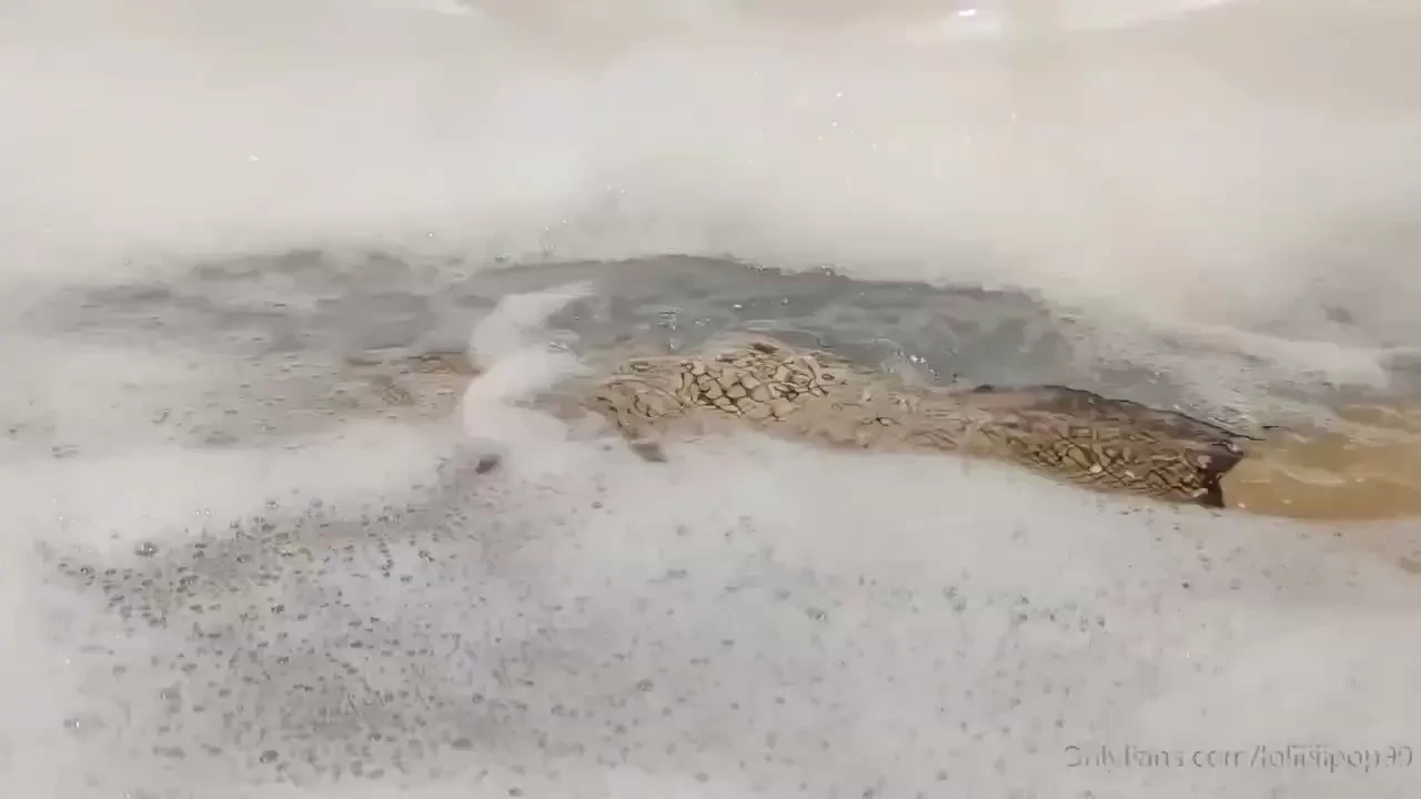 Heyyy come appreciate my cute booty 