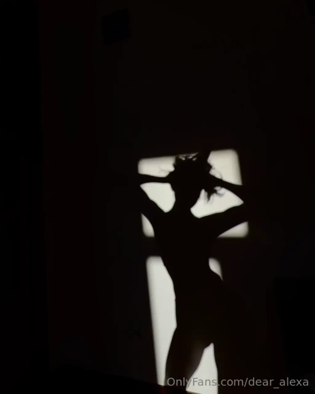 My shadow dances on the wall - smooth curves lines as if it had a life part 1 