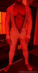 A friend in new york is trying to dress me up but it won t zip up