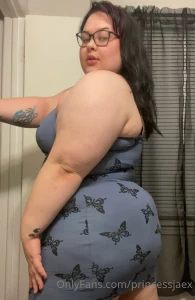 Let s hear a little commotion for the dress part 1