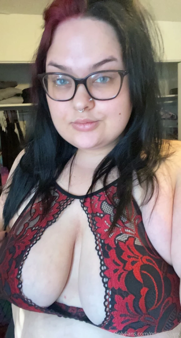 Good morning babes my hair matches my outfit these are my last pics 