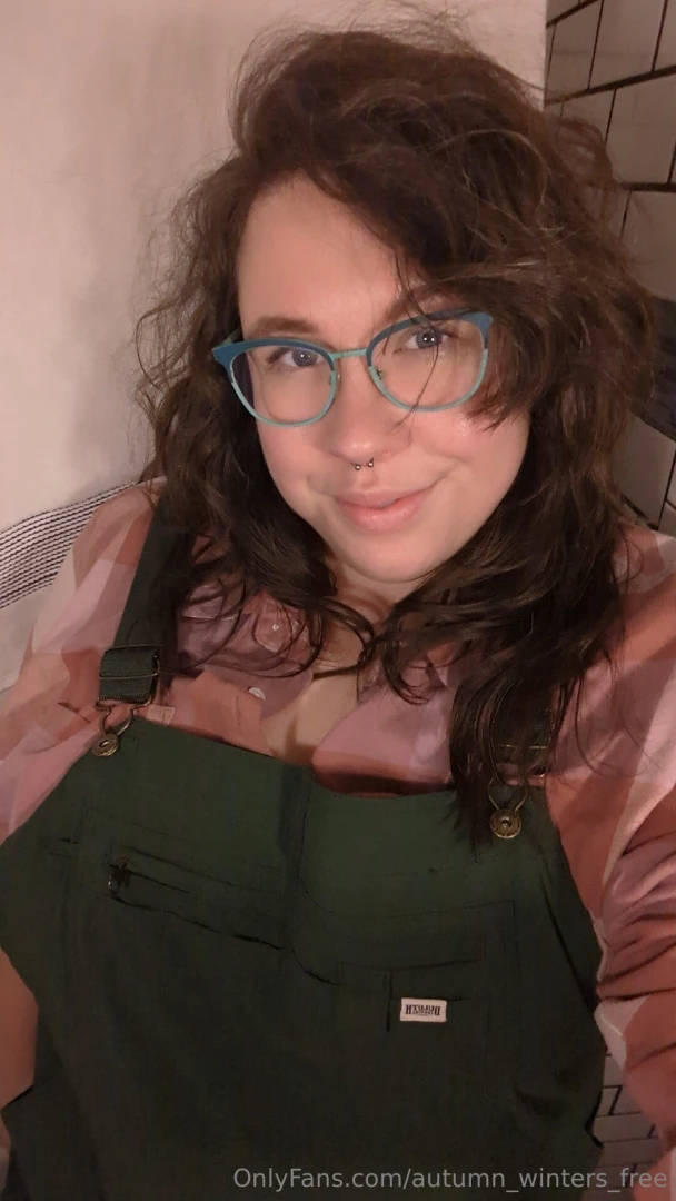 I think i look cute in overalls 