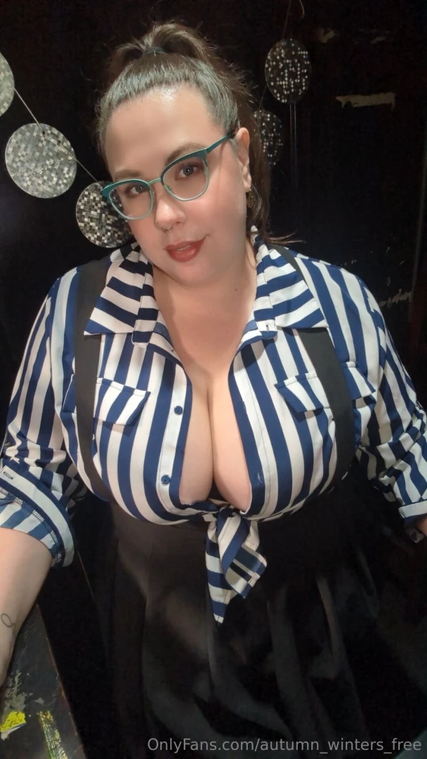 Come to my office for a very important meeting 