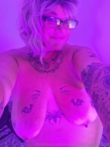 A quick still from my new room who wants to help me decorate and buy