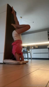 I bet you couldn t stand like that for 2 minutes or am i wrong