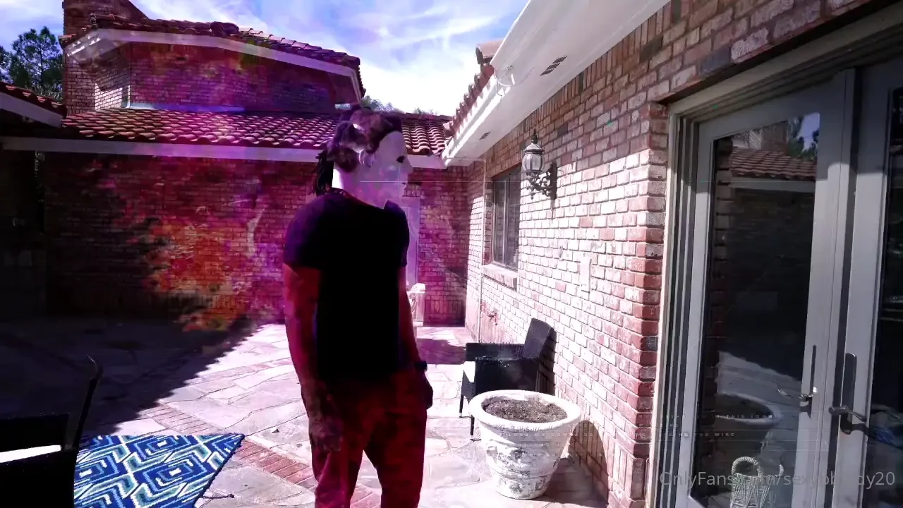 Michael myers slashes 2 hotties these fearless girls couldn t resist 