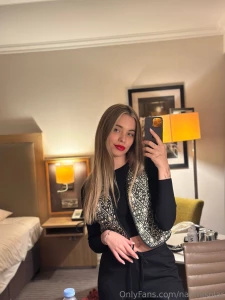 Red lipstick and blonde hair is the perfect combination do you like part 1