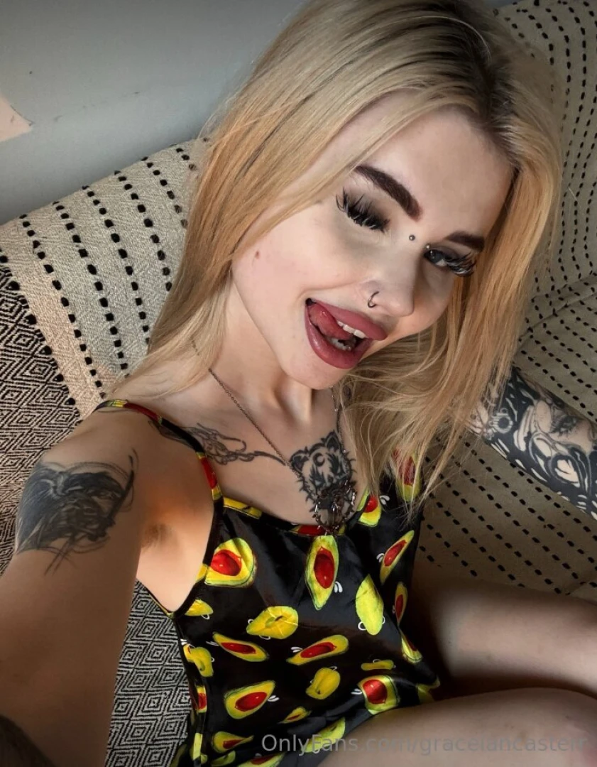 When i look at you through the screen you look into my eyes how do you 