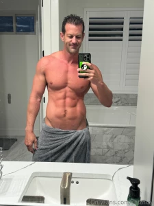 Gm up early to catch a flight to vegas for the day hope you all have a