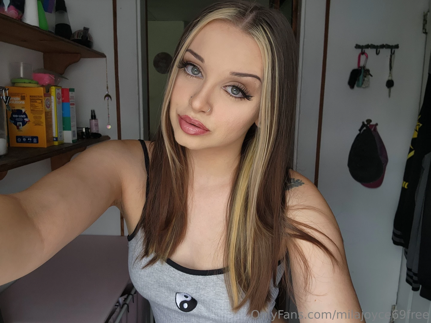 Wanna see this face covered in cum sub to my vip page milajoyce69 