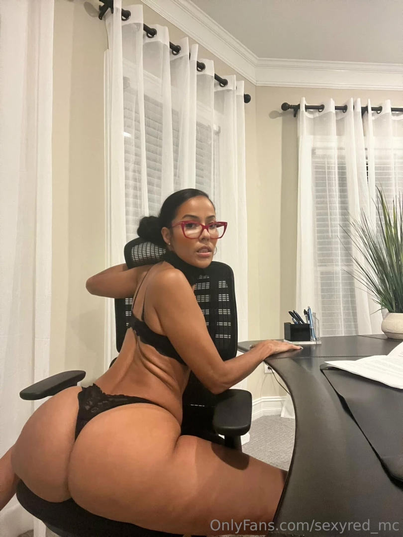 This booty needs some attention tonight who got me 