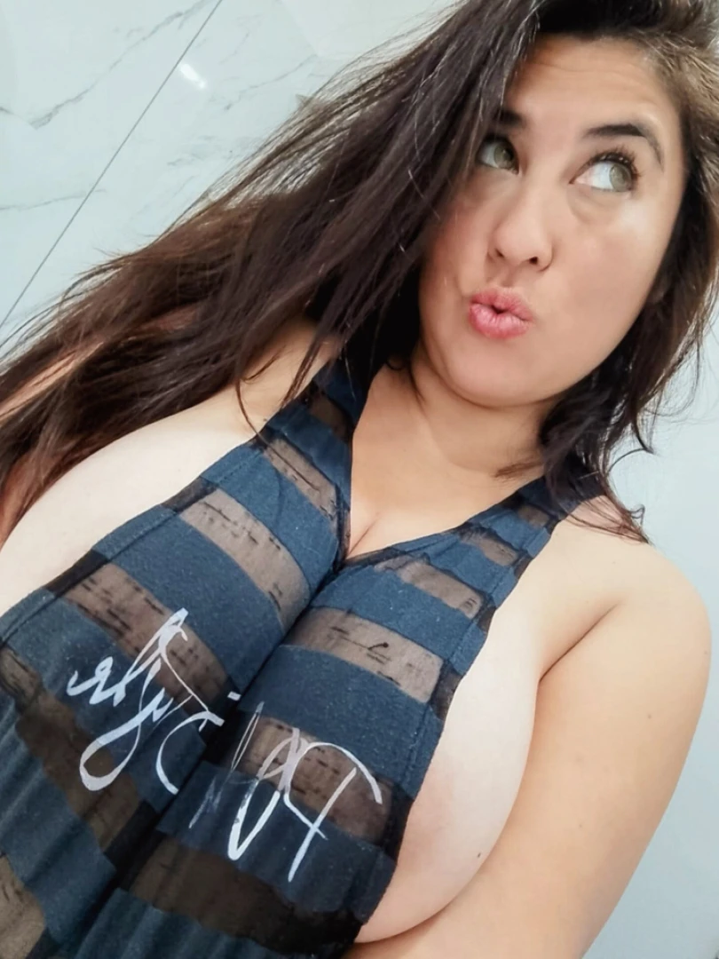 I m gonna squeeze your cock with these giant tits 