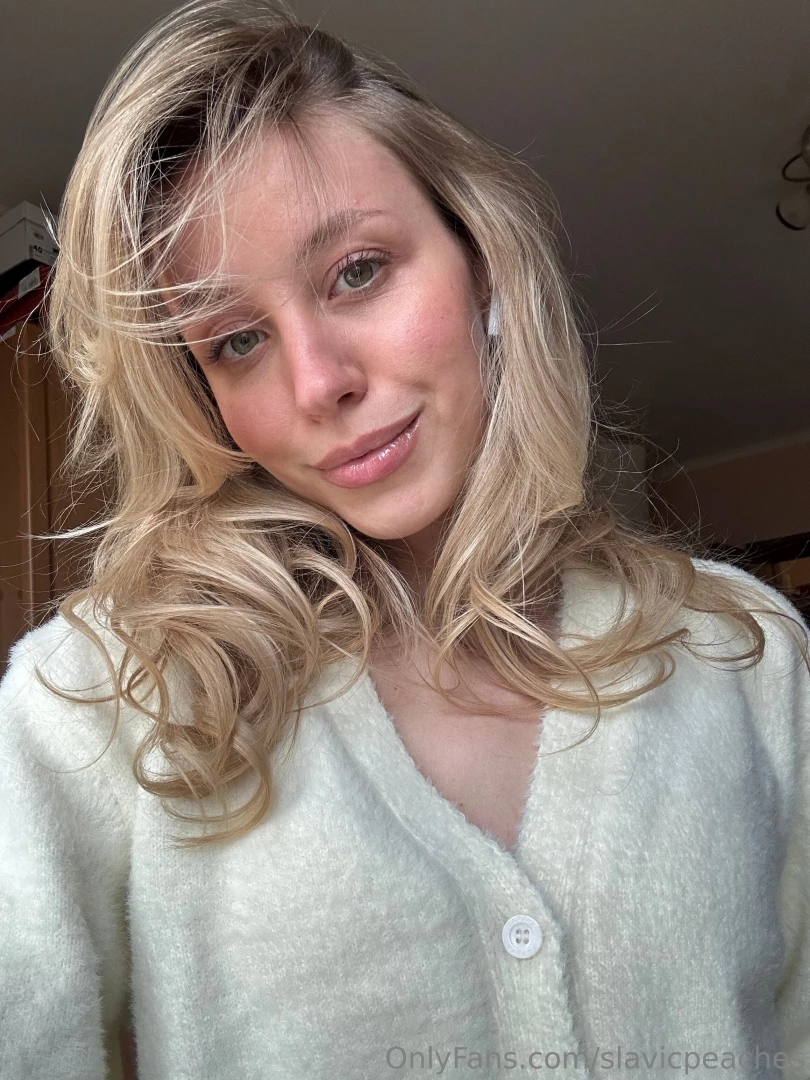 Fluffy peach on the line x 