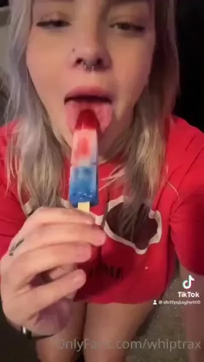 I can t help it guys i m sooo ready for halloween and dressing up is part 3 