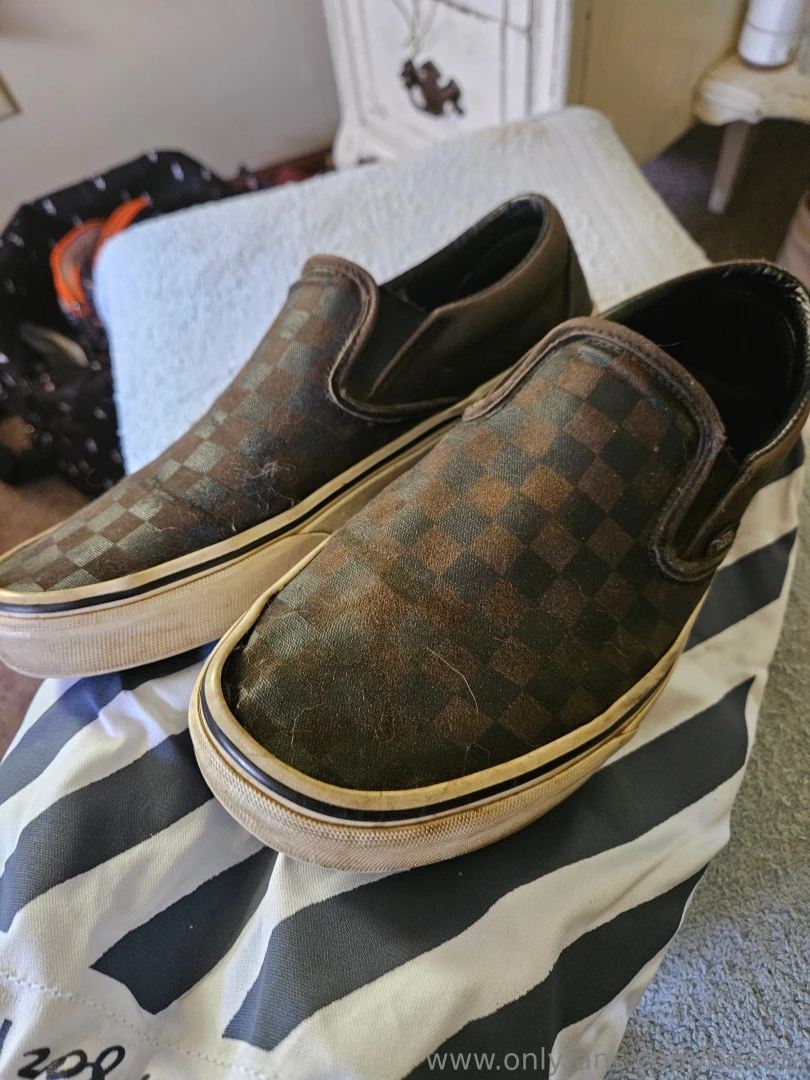 Finally got my new shoes you bought me these other ones were about to part 1 