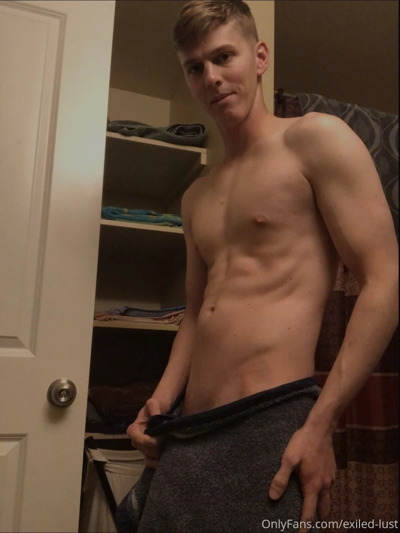 Some pictures of me at my old place before i moved when i was still in 