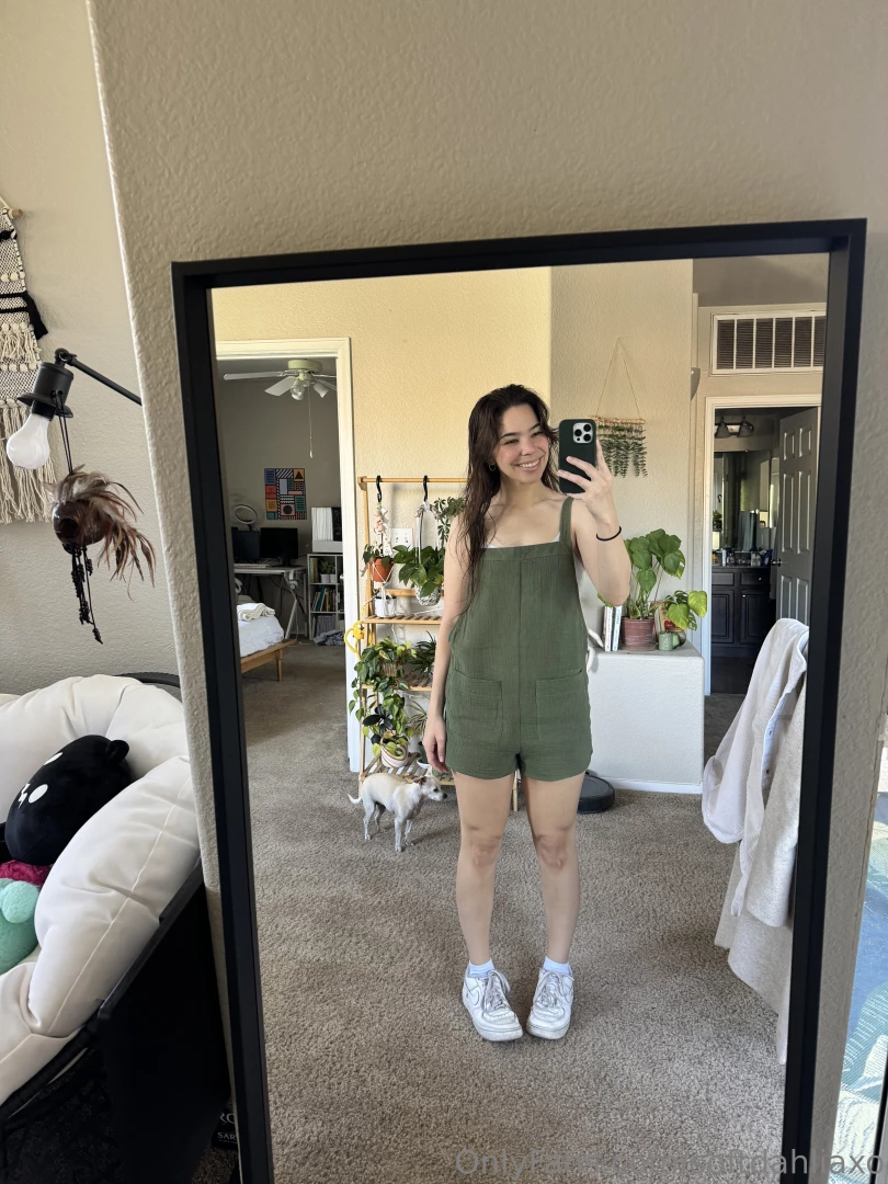 Do i look cute or nah part 1 