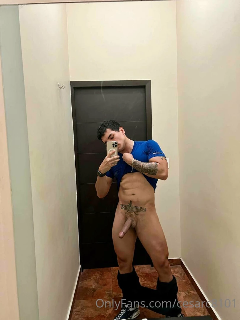 Entra a los vestidores conmigo 