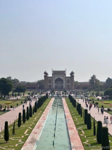 A lot of people keep asking to take pictures with me so i ve started