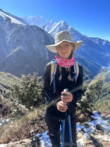 Who thinks i m super cool because i m hiking near 100 miles to everest part 1