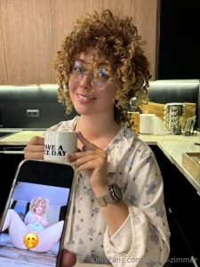 I look like a good girl until you open my camera roll that gallery is