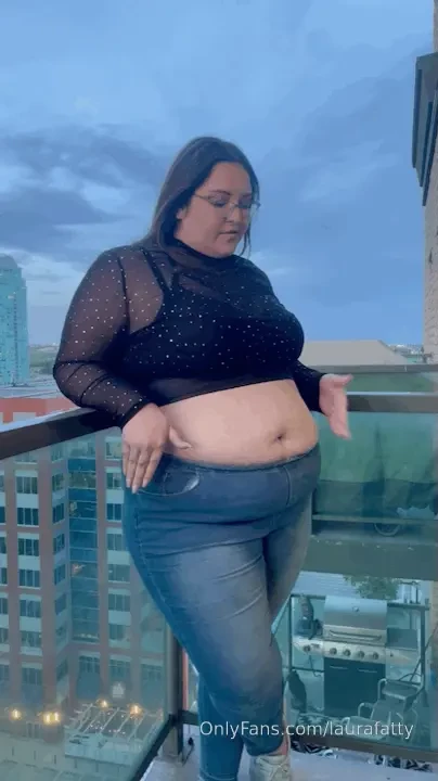 Ready to hangout tonight and get my stomach packed 