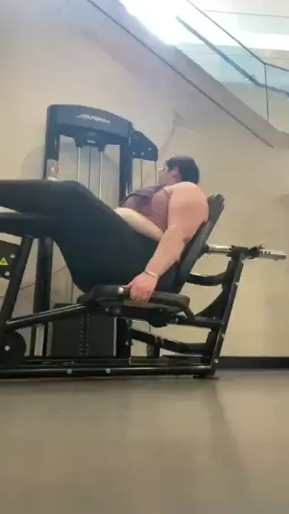 I think that my belly is the most beautiful belly in the gym i had part 1 