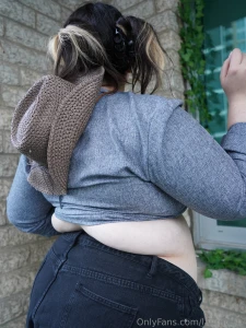Howdy would you bite that rolls