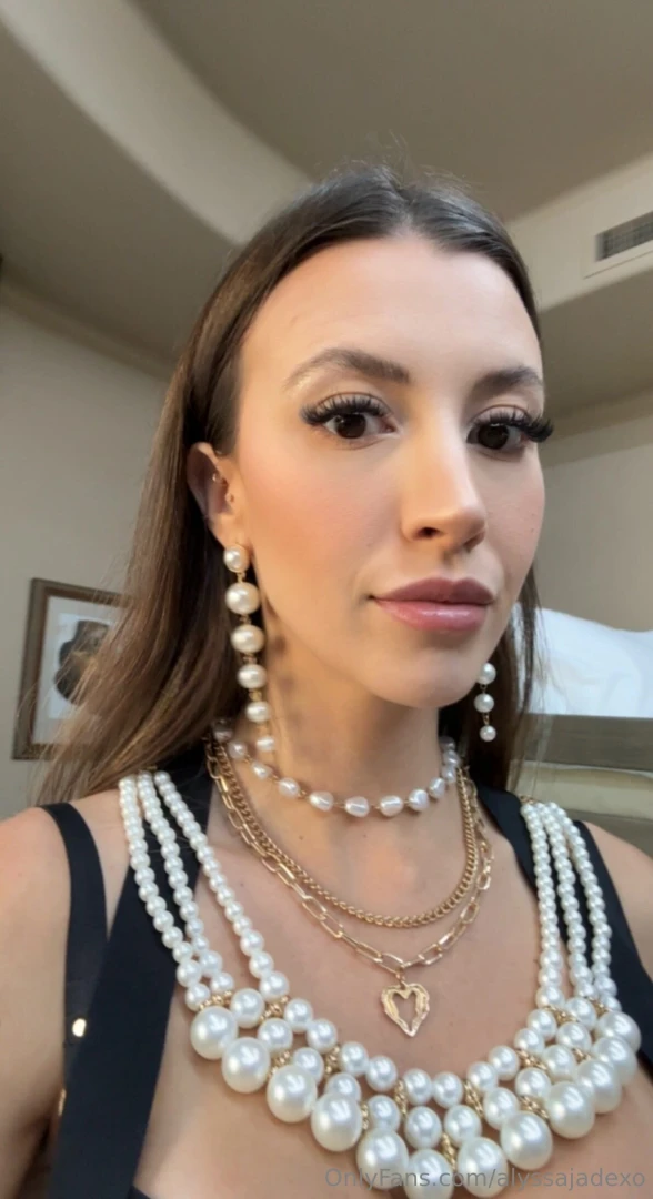 Should i gloss them up just for you or leave them bare for kissing 