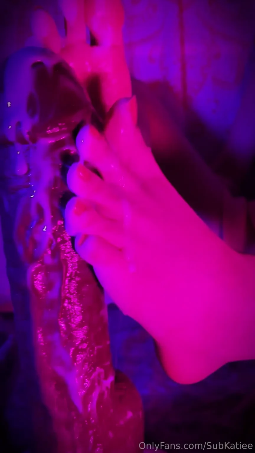 How many of you losers have been desperately waiting for this footjob 