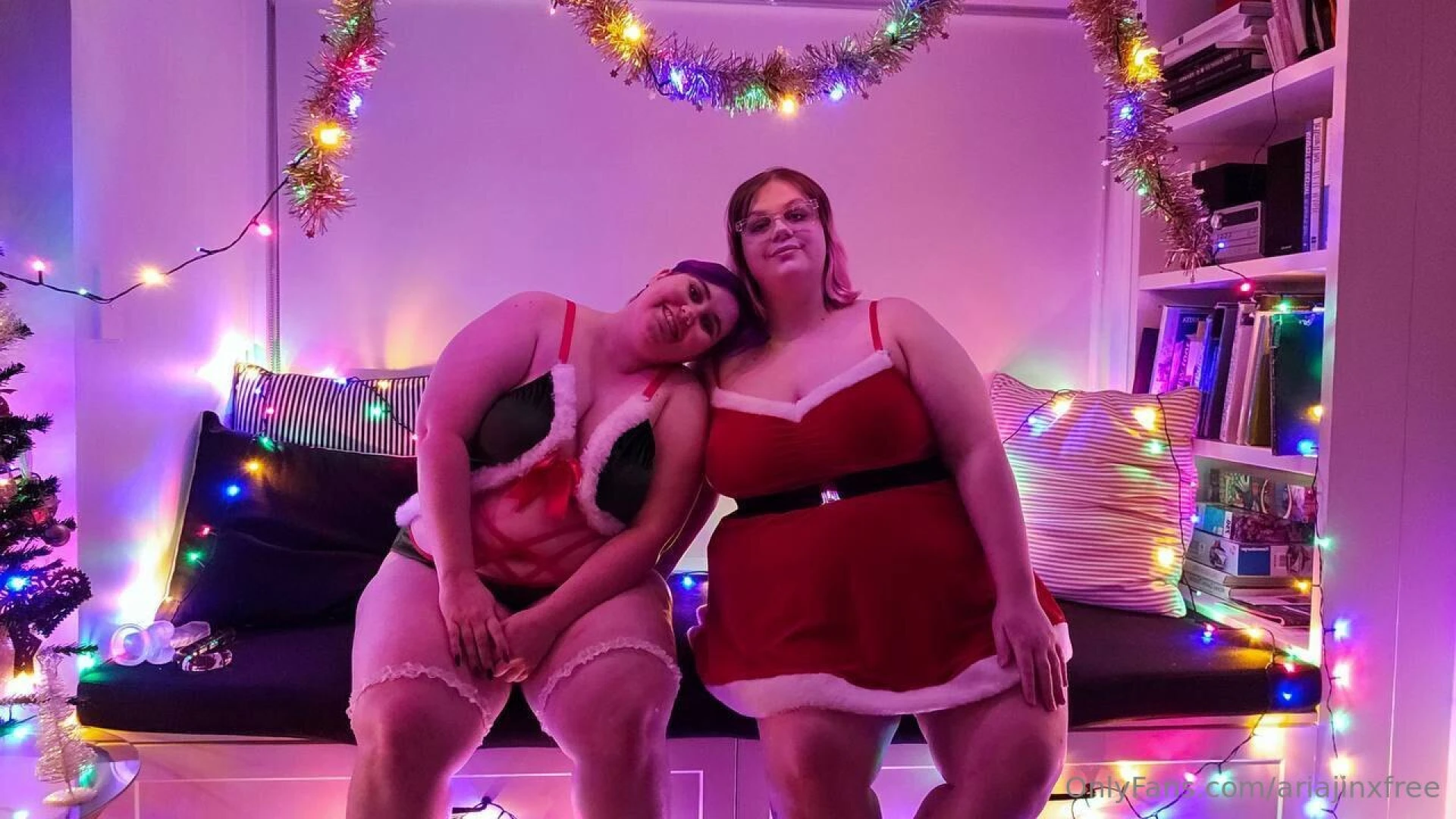 Someone bring anniethymeforyou and i some mistletoe stat 