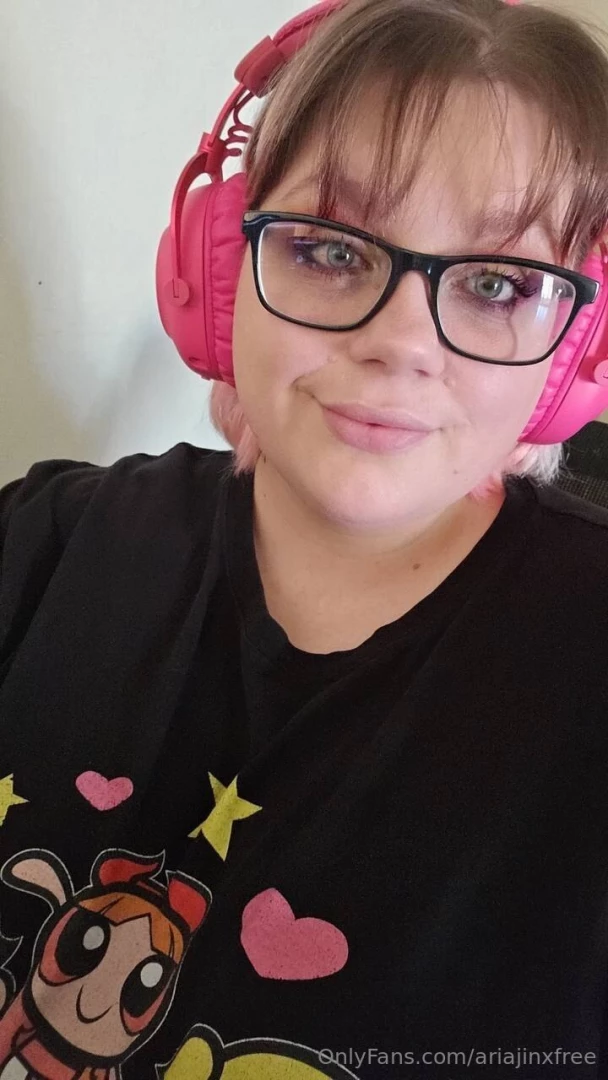 Your lil cumslut gamer gf 