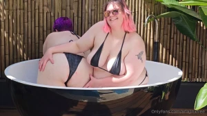 Need several more hands to hug anniethymeforyou booty