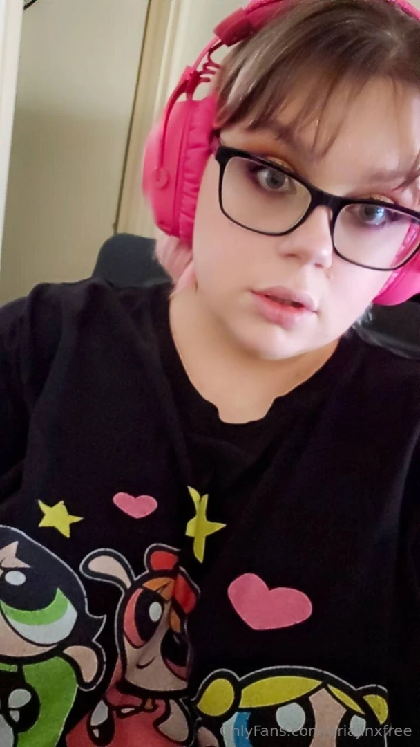 Your fave gamer girl 