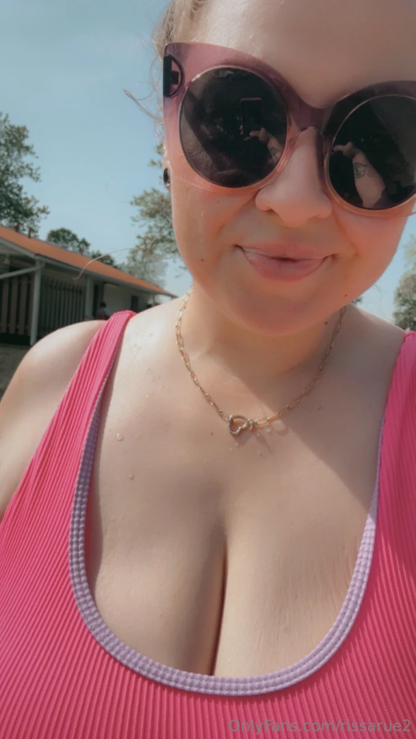 I wanna be at the pool bb 