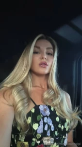 This hair deserves its own moment don t u think