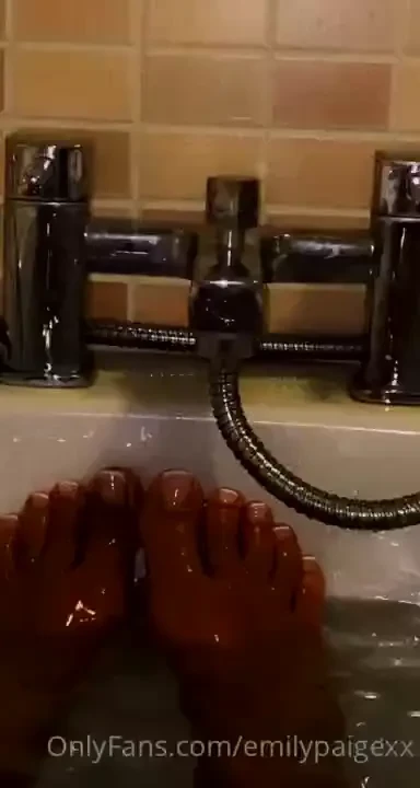 I m a simp for my own toes 