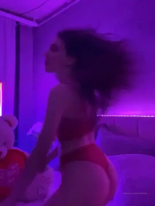 I want to drown in neon and bright light 