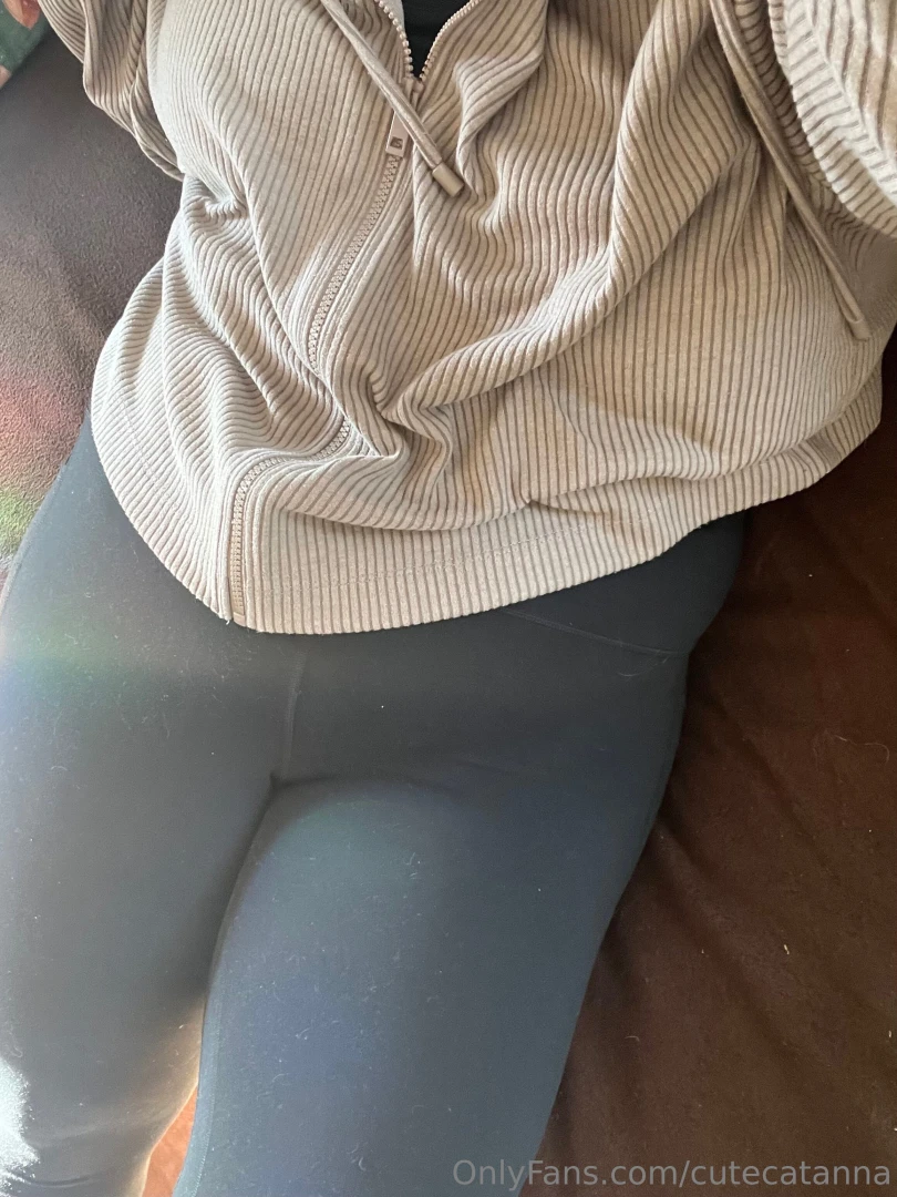 This angle makes me look like i got no belly with leggings over it 