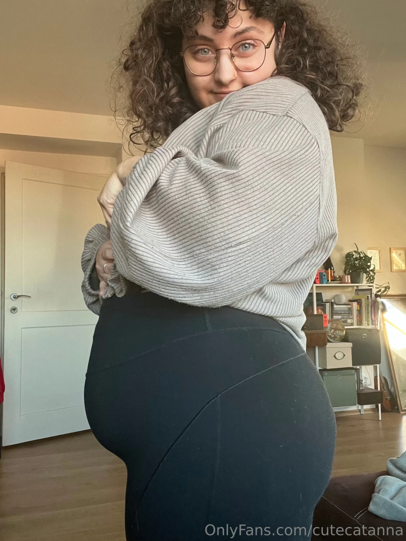 Not your regular skinny girl side profile 