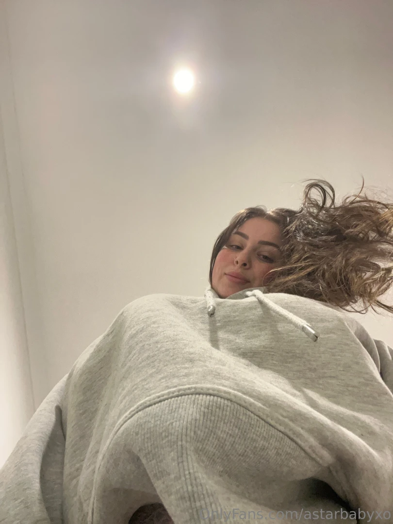 Swipe to see under the hoodieee sending a new boob play vid to your part 1 