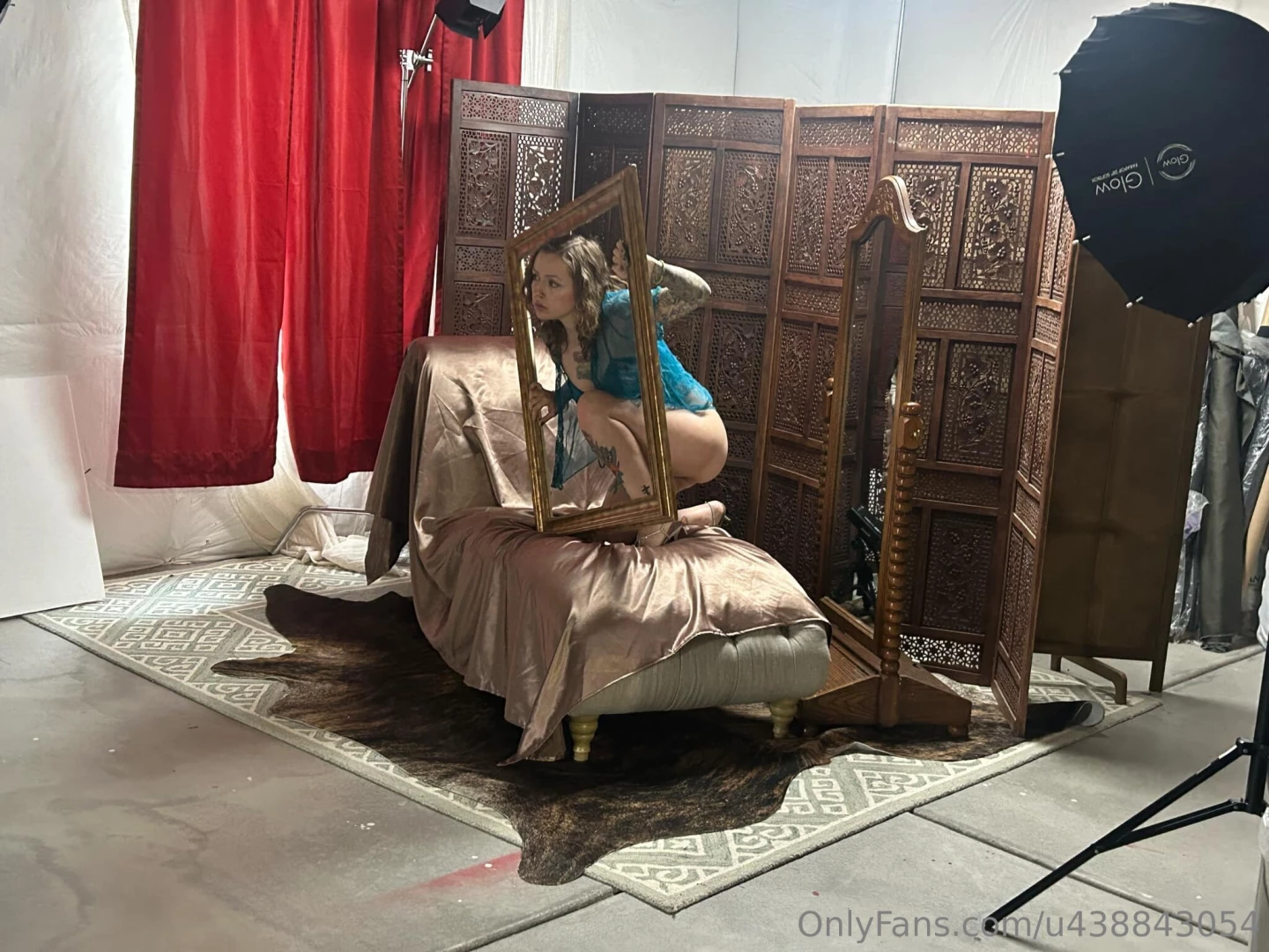 A behind the scenes photo from a recent shoot with anthony earl 