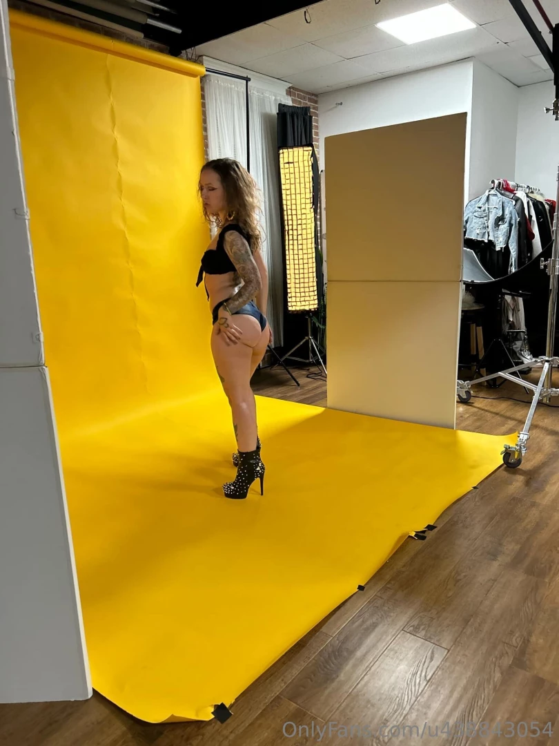 A behind the scenes photo from a recent shoot with chaz wheeler 