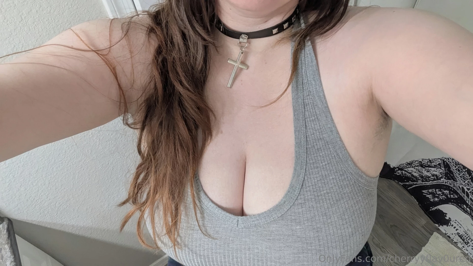 Enjoying the cleavage 