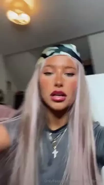 Im loving the bandana x what do you think xx https onlyfans com 