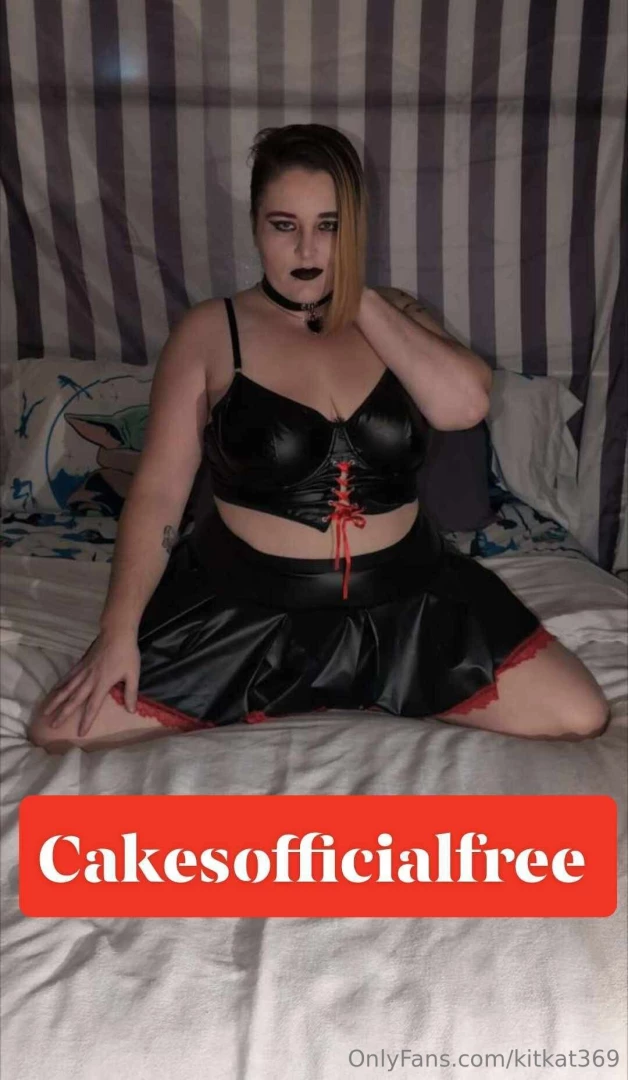 Come watch this naughty nerdy and needy texan wife play with her part 5 