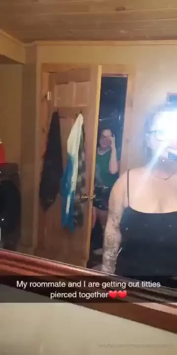 Finally got some cute boudoir photos with my roommate give me a tip 