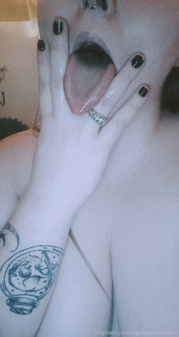 Idk why most of my content lately has been purely shower photos but part 3 