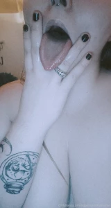 Idk why most of my content lately has been purely shower photos but part 3