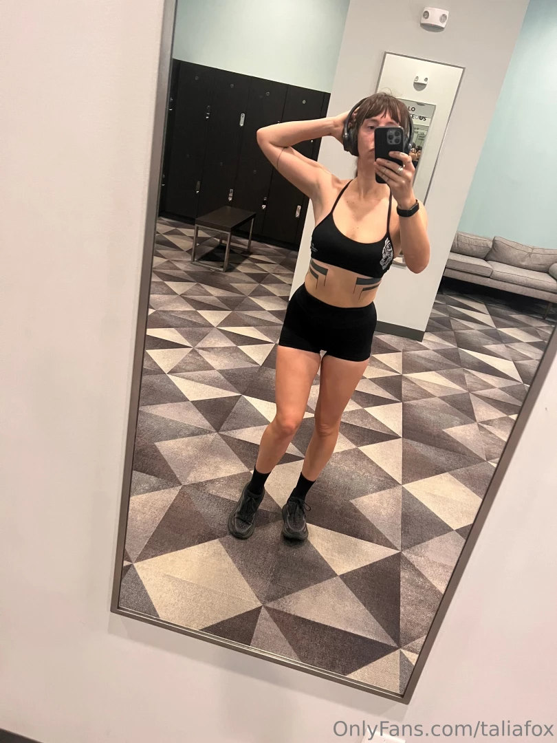 Trying to look like an hourglass 